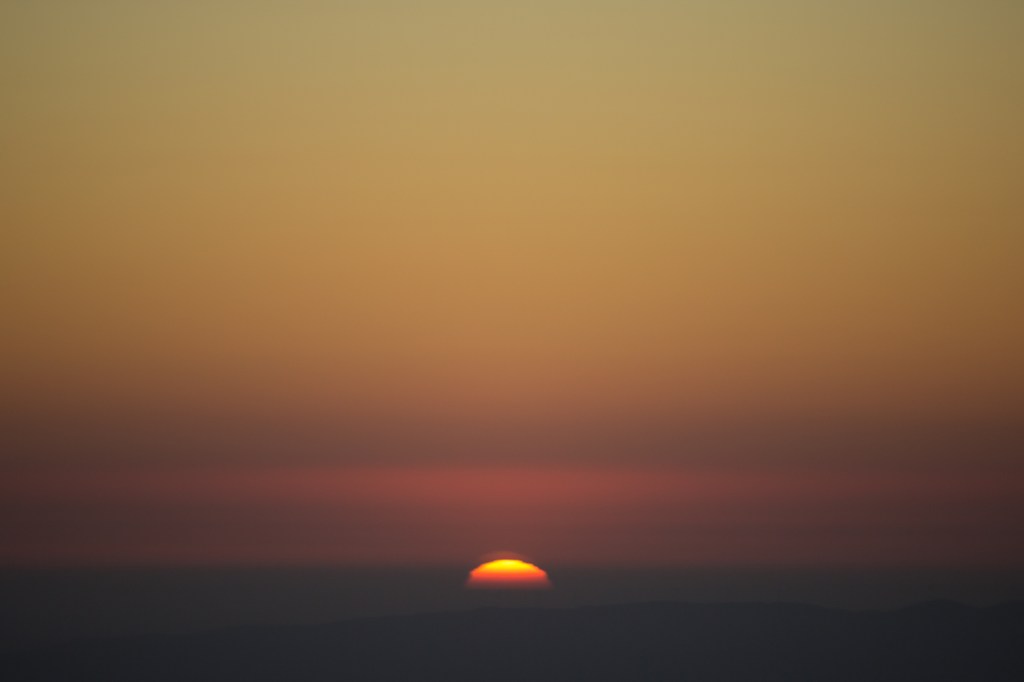 Em silêncio no céu onde o sol&nbsp;está
